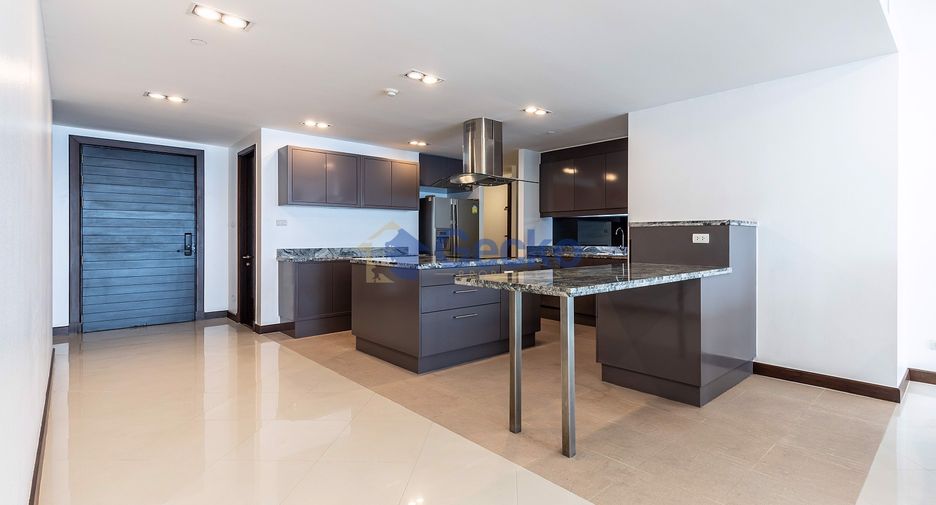 For sale 3 bedrooms condo in Jomtien, Pattaya