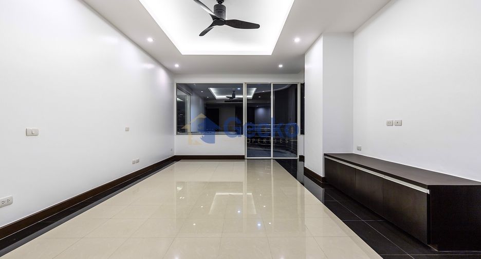 For sale 3 bedrooms condo in Jomtien, Pattaya