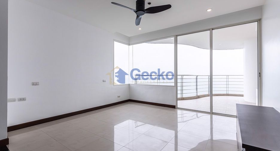For sale 3 bedrooms condo in Jomtien, Pattaya