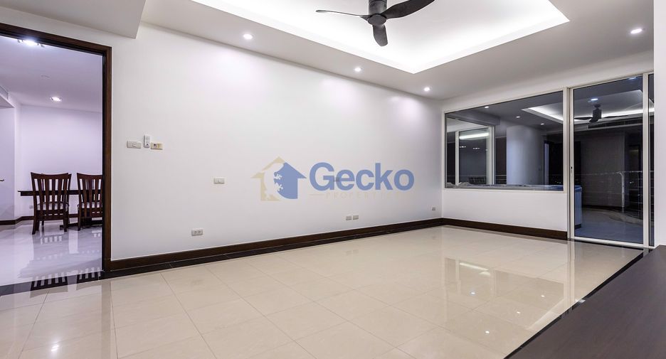 For sale 3 bedrooms condo in Jomtien, Pattaya