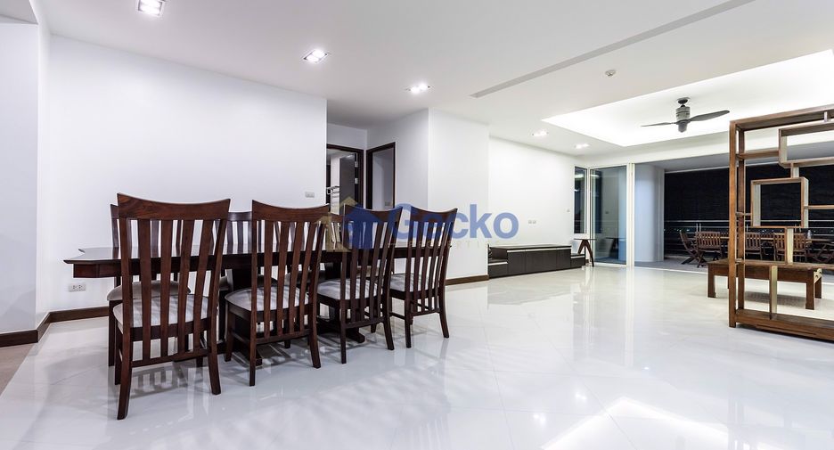 For sale 3 bedrooms condo in Jomtien, Pattaya