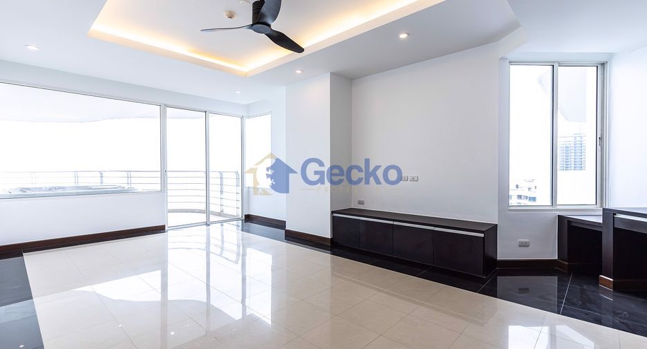 For sale 3 bedrooms condo in Jomtien, Pattaya