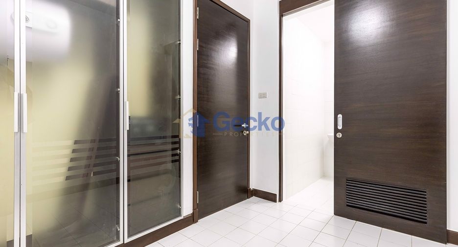 For sale 3 bedrooms condo in Jomtien, Pattaya