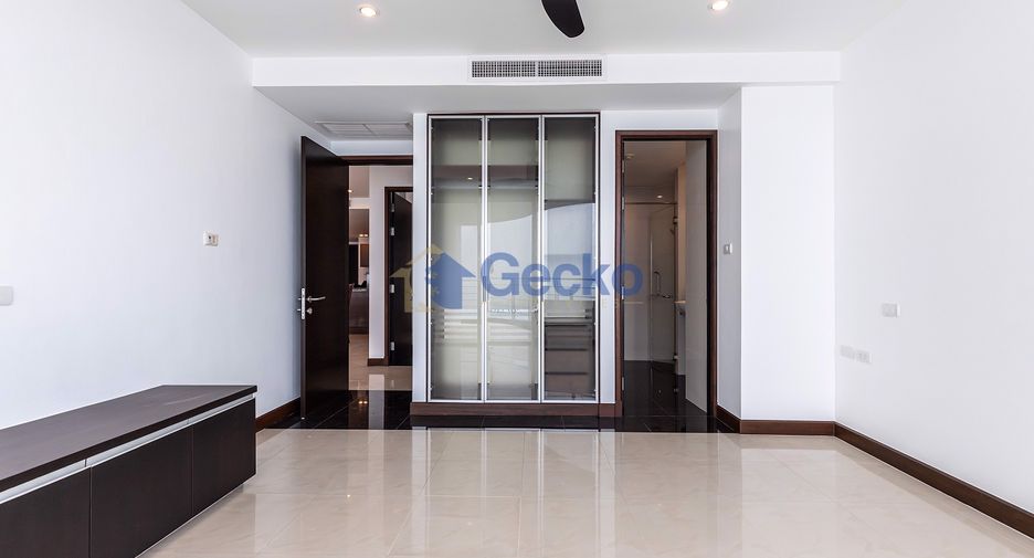 For sale 3 bedrooms condo in Jomtien, Pattaya