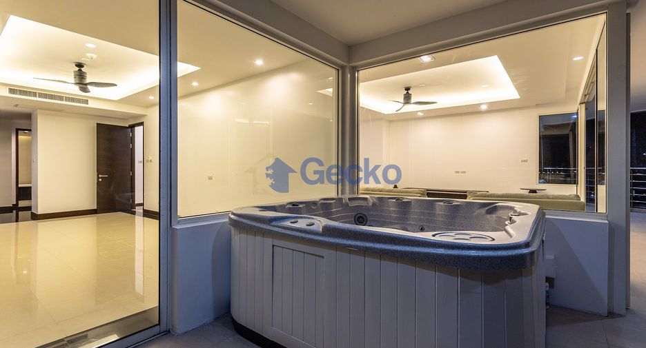 For sale 3 bedrooms condo in Jomtien, Pattaya