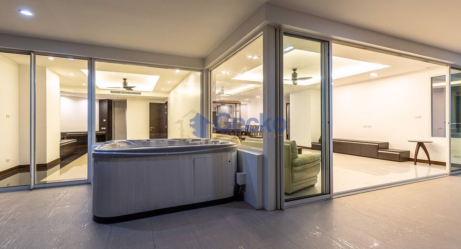 For sale 3 bedrooms condo in Jomtien, Pattaya