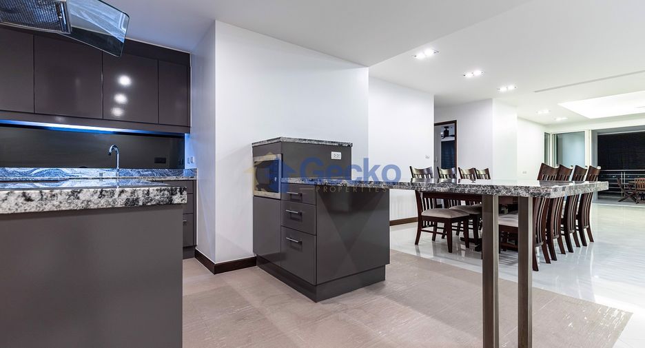 For sale 3 bedrooms condo in Jomtien, Pattaya