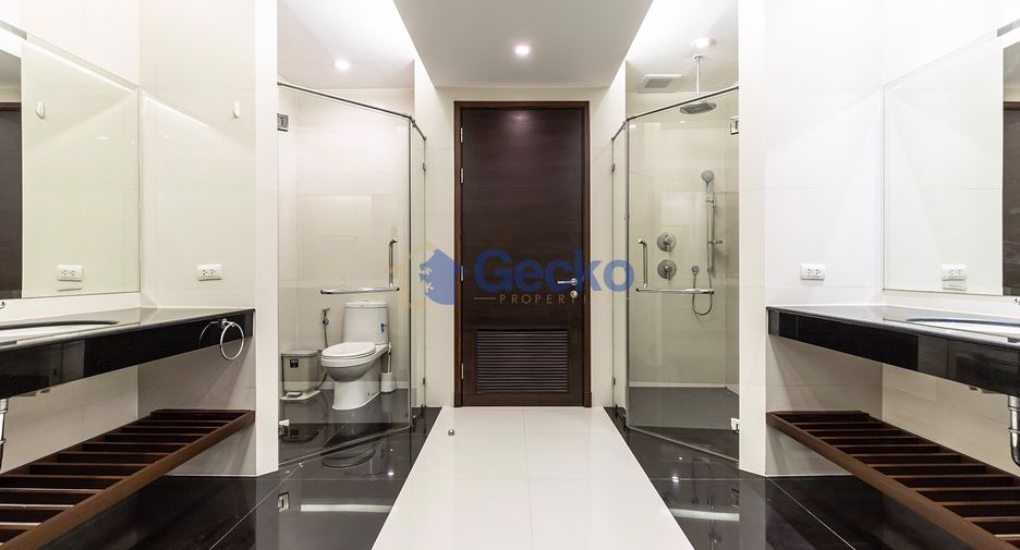 For sale 3 bedrooms condo in Jomtien, Pattaya