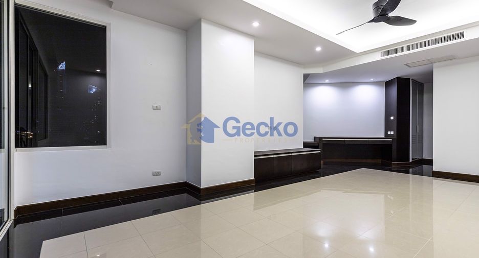 For sale 3 bedrooms condo in Jomtien, Pattaya