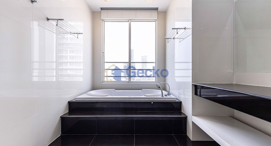 For sale 2 bedrooms condo in Jomtien, Pattaya