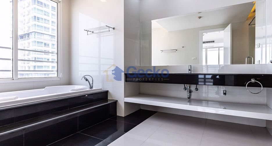 For sale 2 bedrooms condo in Jomtien, Pattaya