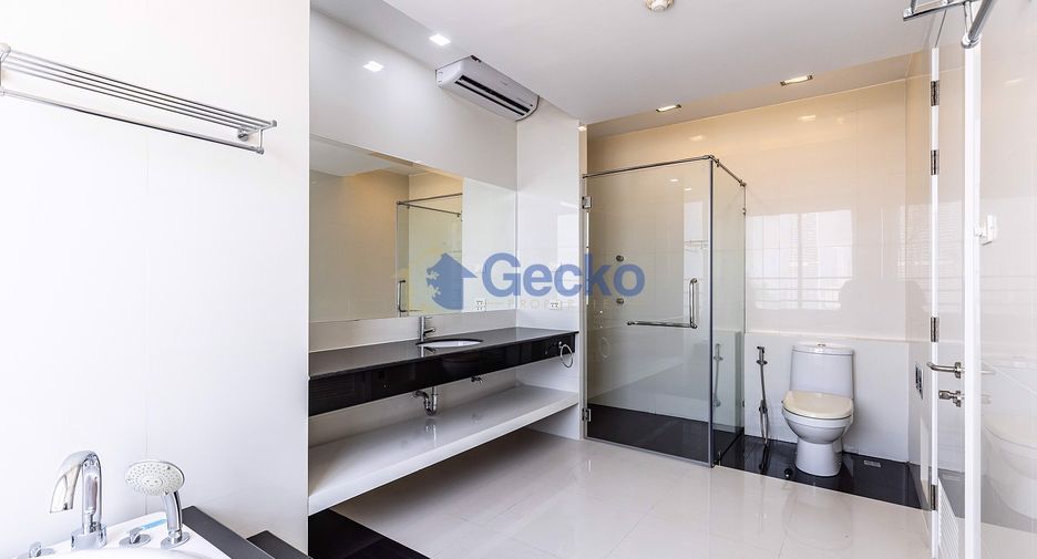 For sale 2 bedrooms condo in Jomtien, Pattaya