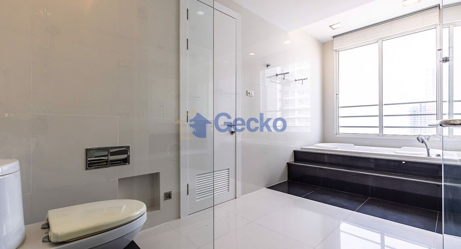 For sale 2 bedrooms condo in Jomtien, Pattaya