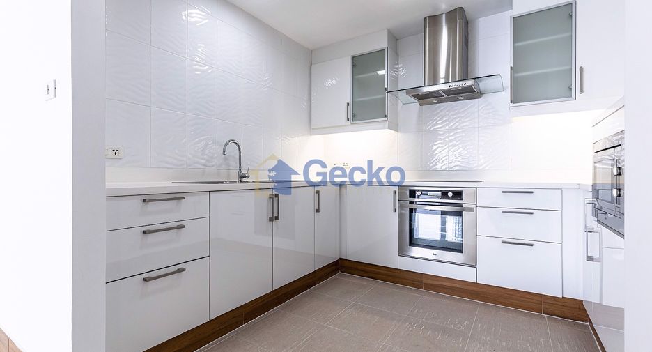 For sale 2 bedrooms condo in Jomtien, Pattaya