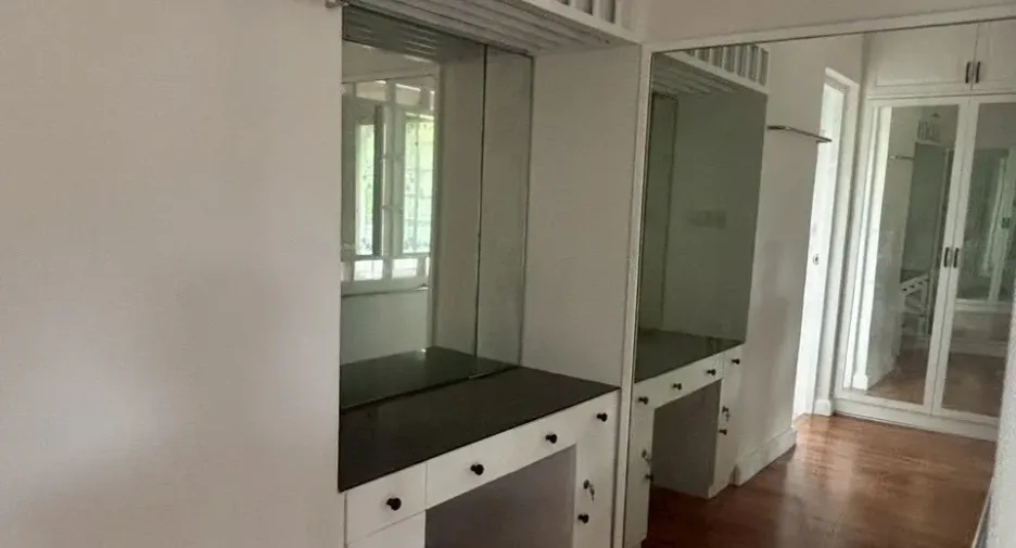 For rent 3 bedrooms townhouse in Watthana, Bangkok