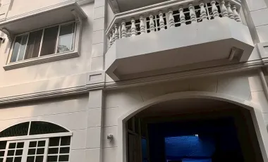 Аренда 3 спальни таунхаус в Щаттхана, Бангкок
