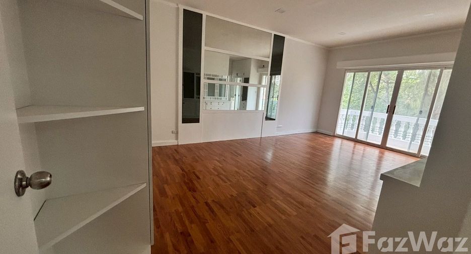 Reihenhaus zur Miete mit 3 Zimmer in Watthana, Bangkok