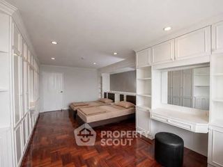 For sale 3 bedrooms condo in Watthana, Bangkok