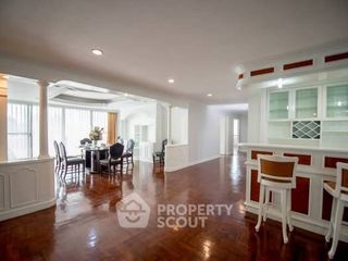 For sale 3 bedrooms condo in Watthana, Bangkok