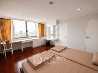 For sale 3 bedrooms condo in Watthana, Bangkok