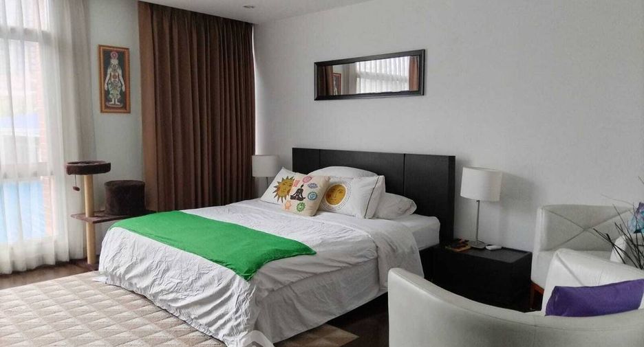 For sale 3 bedrooms condo in Watthana, Bangkok