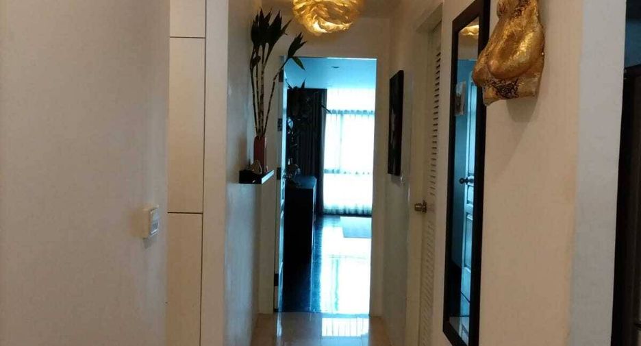 For sale 3 bedrooms condo in Watthana, Bangkok