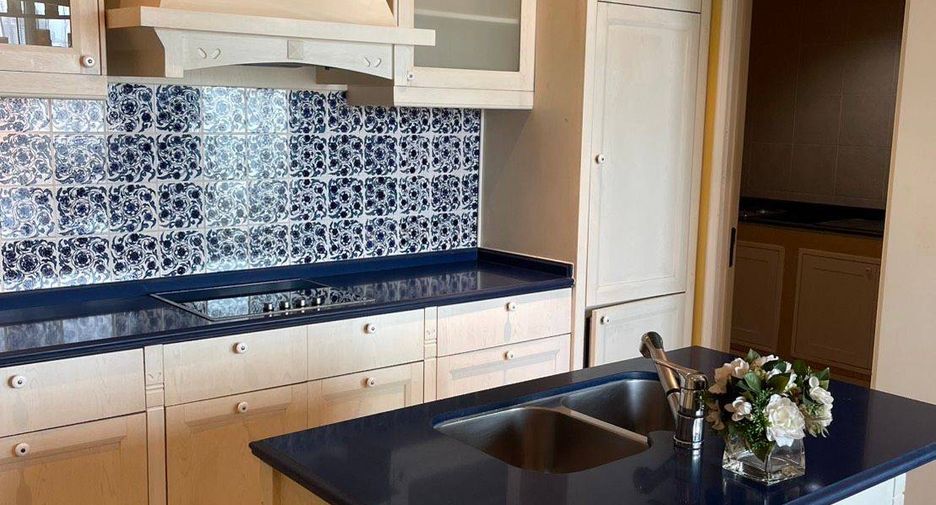 For rent 3 bedrooms condo in Khlong Toei, Bangkok