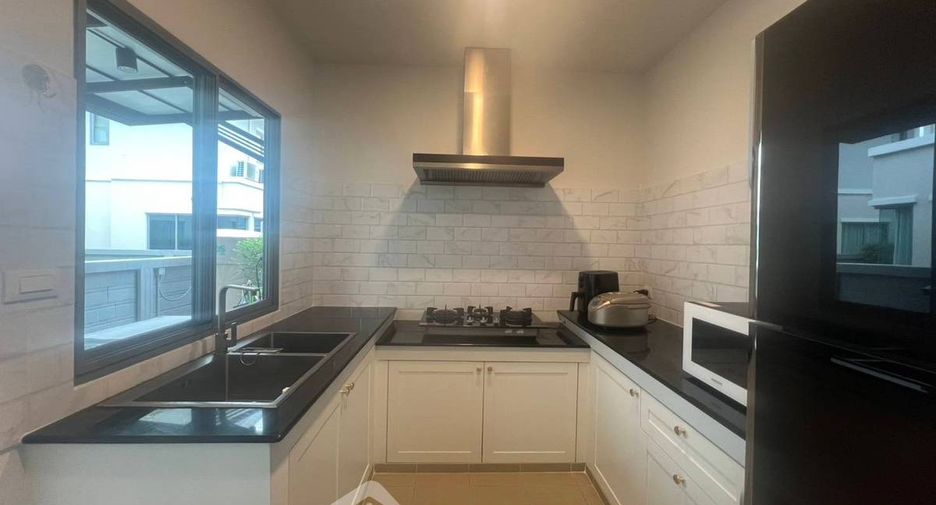 For sale 4 bedrooms house in Saphan Sung, Bangkok