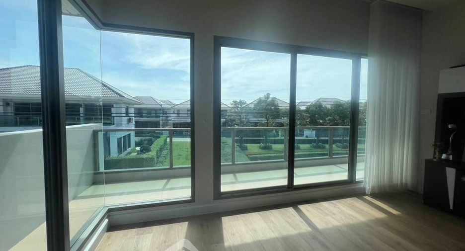 For sale 4 bedrooms house in Saphan Sung, Bangkok