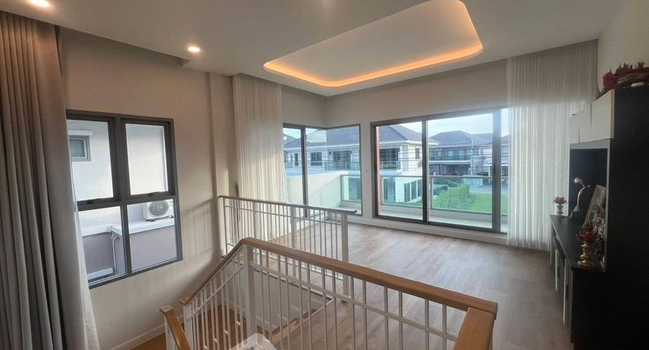 For sale 4 bedrooms house in Saphan Sung, Bangkok