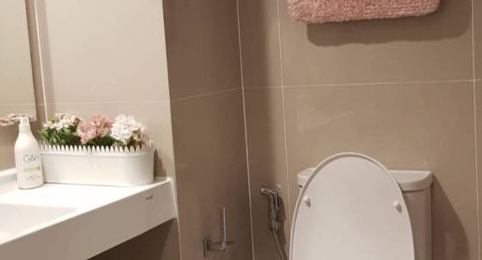 Продажа 2 спальни кондо в Пхра Кханонг, Бангкок