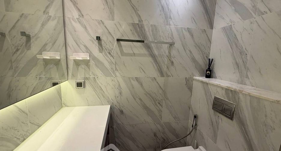 For sale 1 bed condo in Khlong Toei, Bangkok