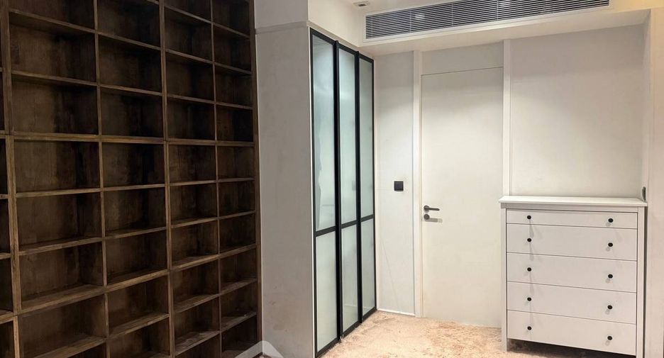 For sale 1 bed condo in Khlong Toei, Bangkok