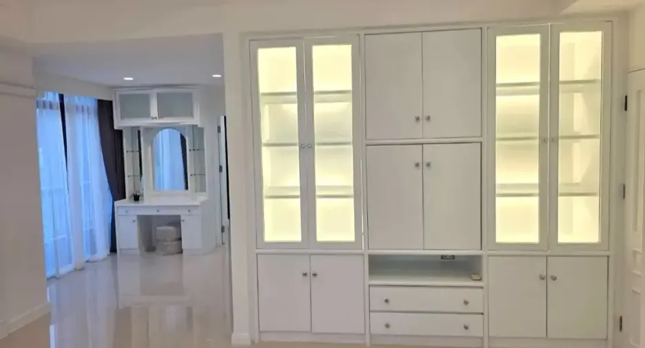 ให้เช่า 3 ห้องนอน คอนโด ใน วัฒนา, กรุงเทพฯ
