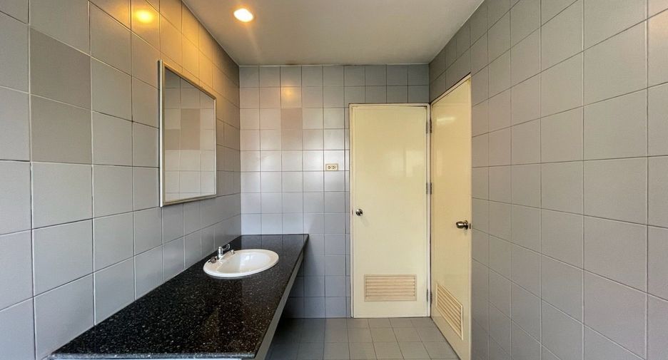 For rent 1 Beds condo in Khlong Toei, Bangkok