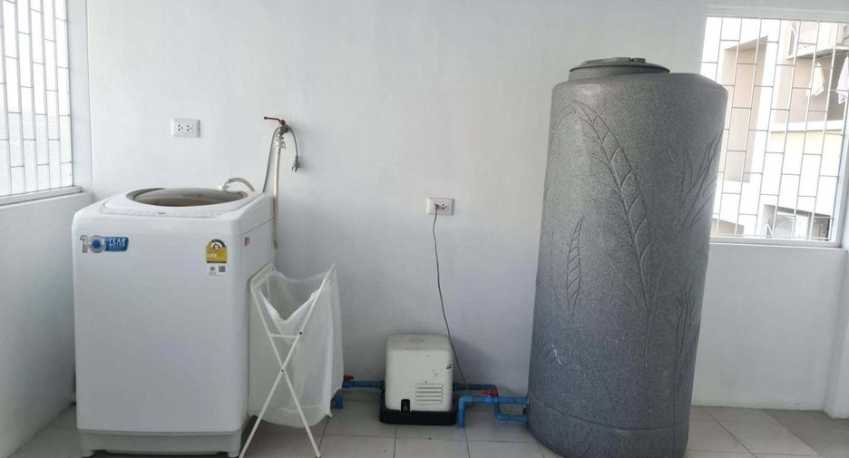 For rent 3 bedrooms townhouse in Phra Khanong, Bangkok