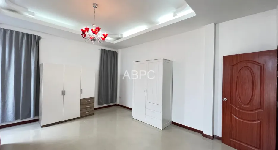 For rent and for sale 4 bedrooms house in Bang Lamung, Chonburi