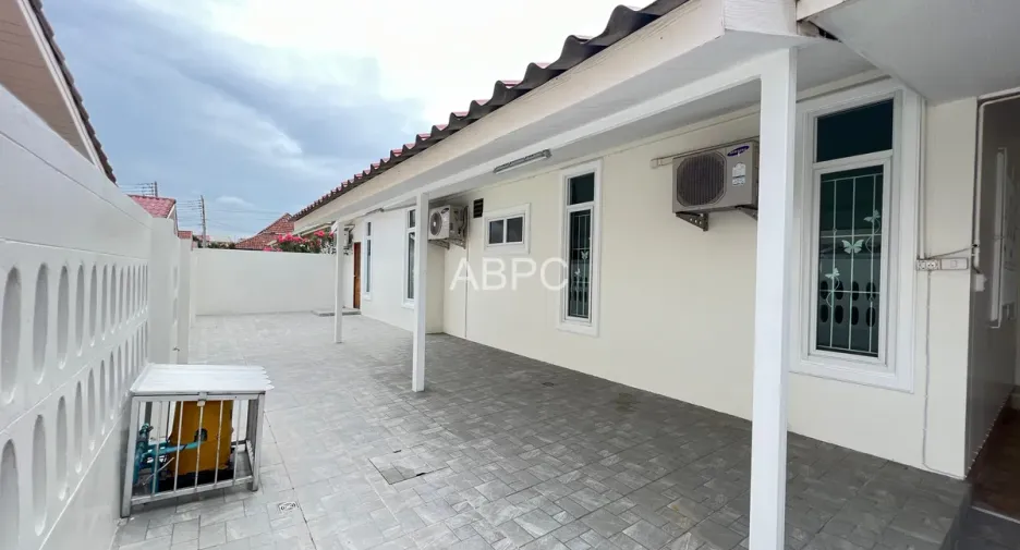 For rent and for sale 4 bedrooms house in Bang Lamung, Chonburi