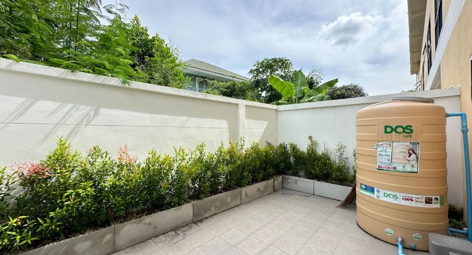 Casa adosada en venta de 4 habitaciones en Bang Lamung, Chonburi