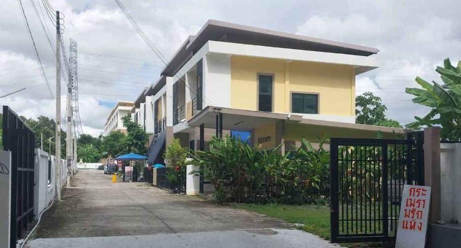 Casa adosada en venta de 4 habitaciones en Bang Lamung, Chonburi
