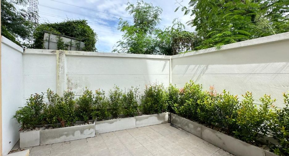 Casa adosada en venta de 4 habitaciones en Bang Lamung, Chonburi