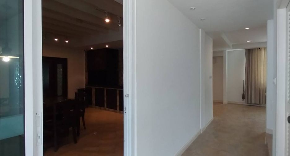 For sale 4 bedrooms house in Lam Luk Ka, Pathum Thani