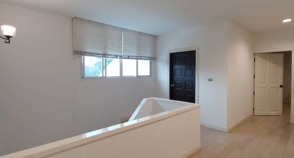 For sale 4 bedrooms house in Lam Luk Ka, Pathum Thani
