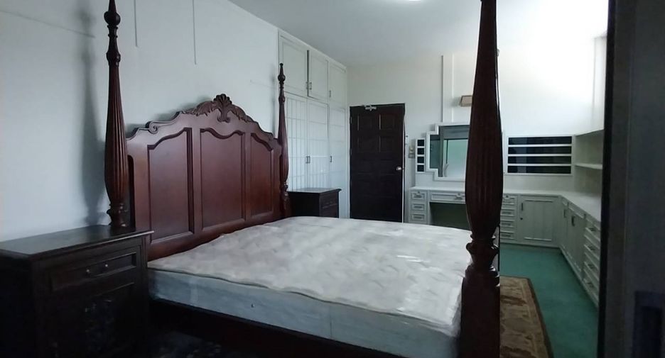 For sale 4 bedrooms house in Lam Luk Ka, Pathum Thani