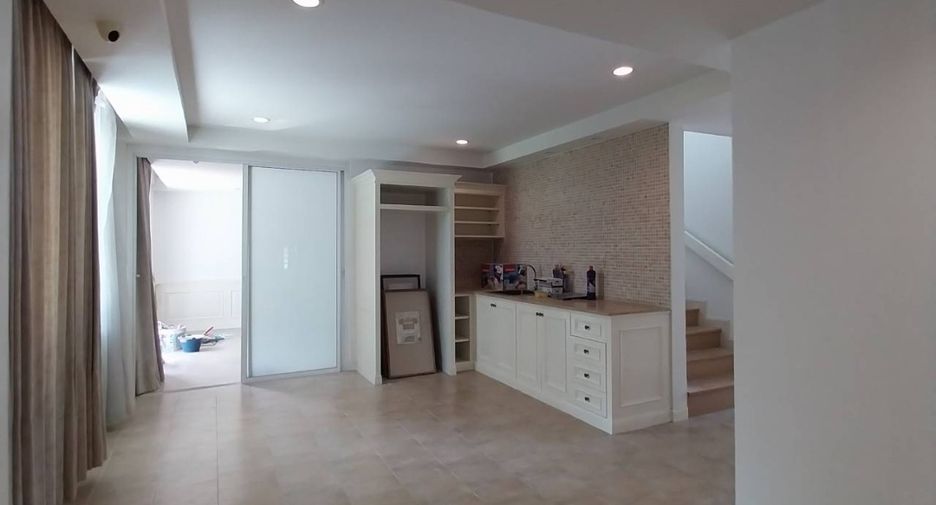 For sale 4 bedrooms house in Lam Luk Ka, Pathum Thani