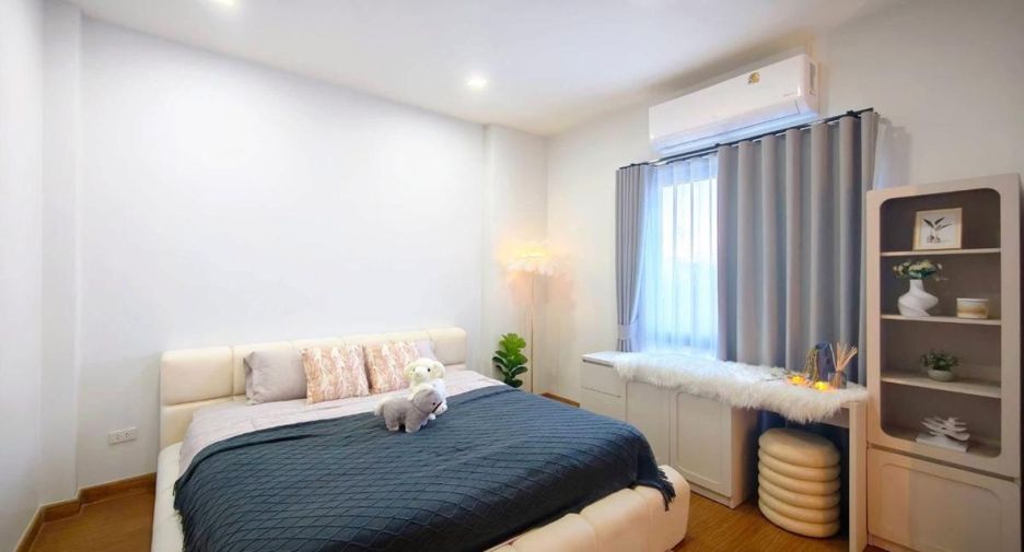 For sale 4 bedrooms house in East Pattaya, Pattaya