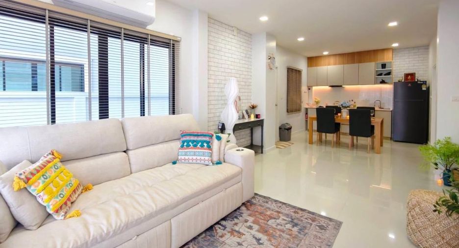 For sale 4 bedrooms house in East Pattaya, Pattaya
