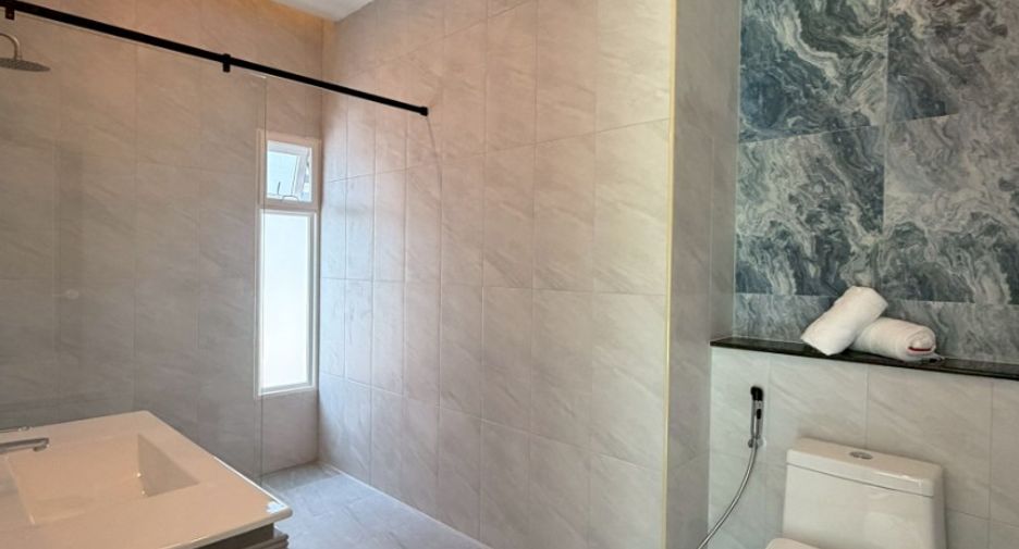For sale 3 bedrooms house in East Pattaya, Pattaya