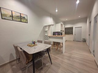 Casa adosada en alquiler de 2 habitaciones en Bang Lamung, Chonburi