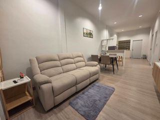 Casa adosada en alquiler de 2 habitaciones en Bang Lamung, Chonburi